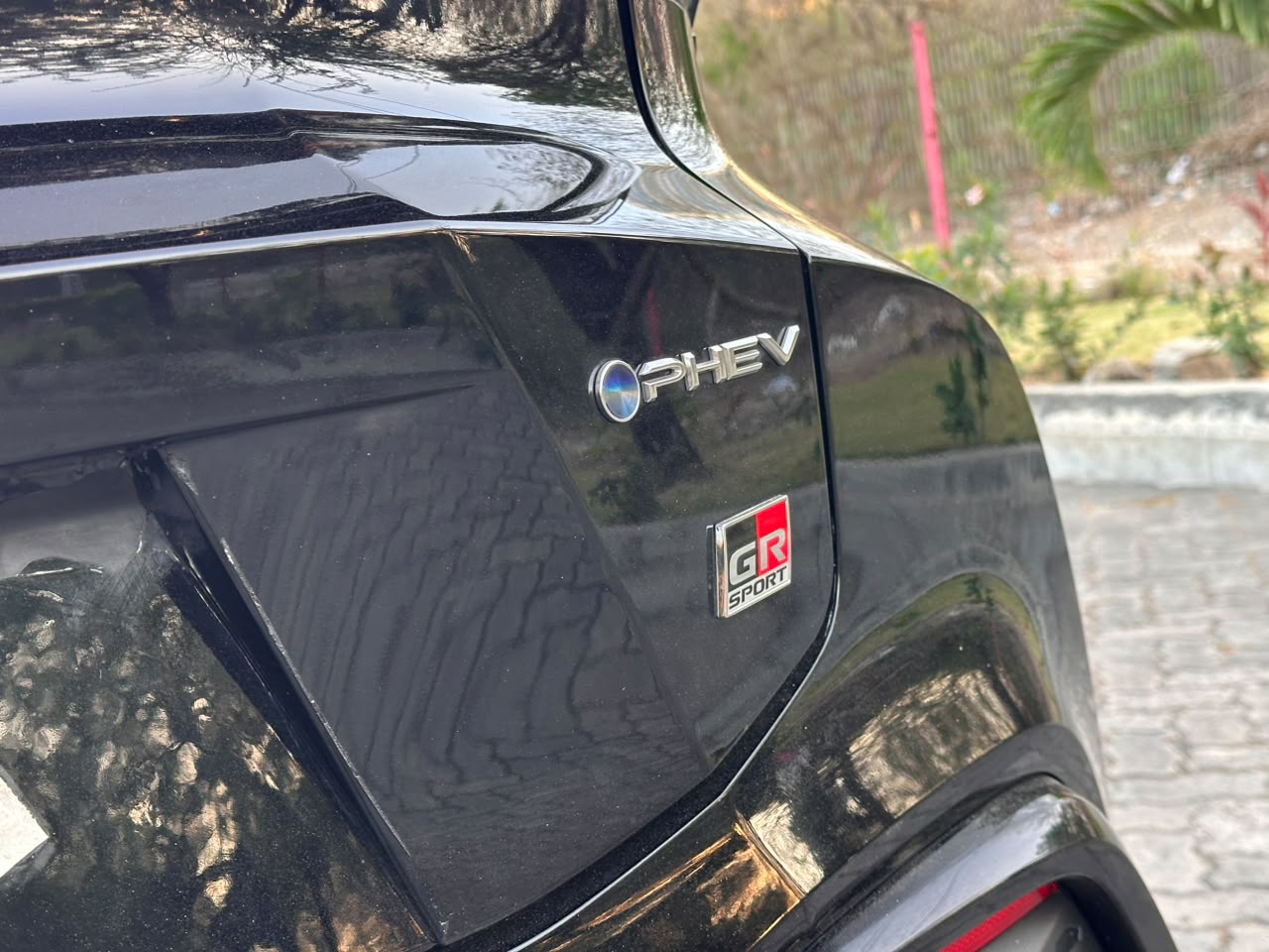 TOYOTA C-HR GR SPORT thumbnail 8